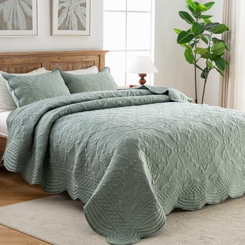 Meadow Park Embroidered Quilt Set Queen - 3 Pieces Green