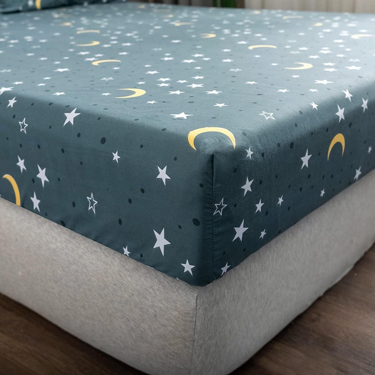 Jejeloiu 4 Piece Star Moon Bed Sheet Set King Size