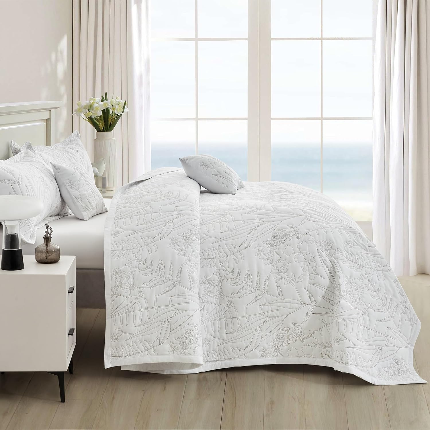 HZ HY Leaves Pattern Queen Bedspread Set Reversible Lightweight 5 Piece White
