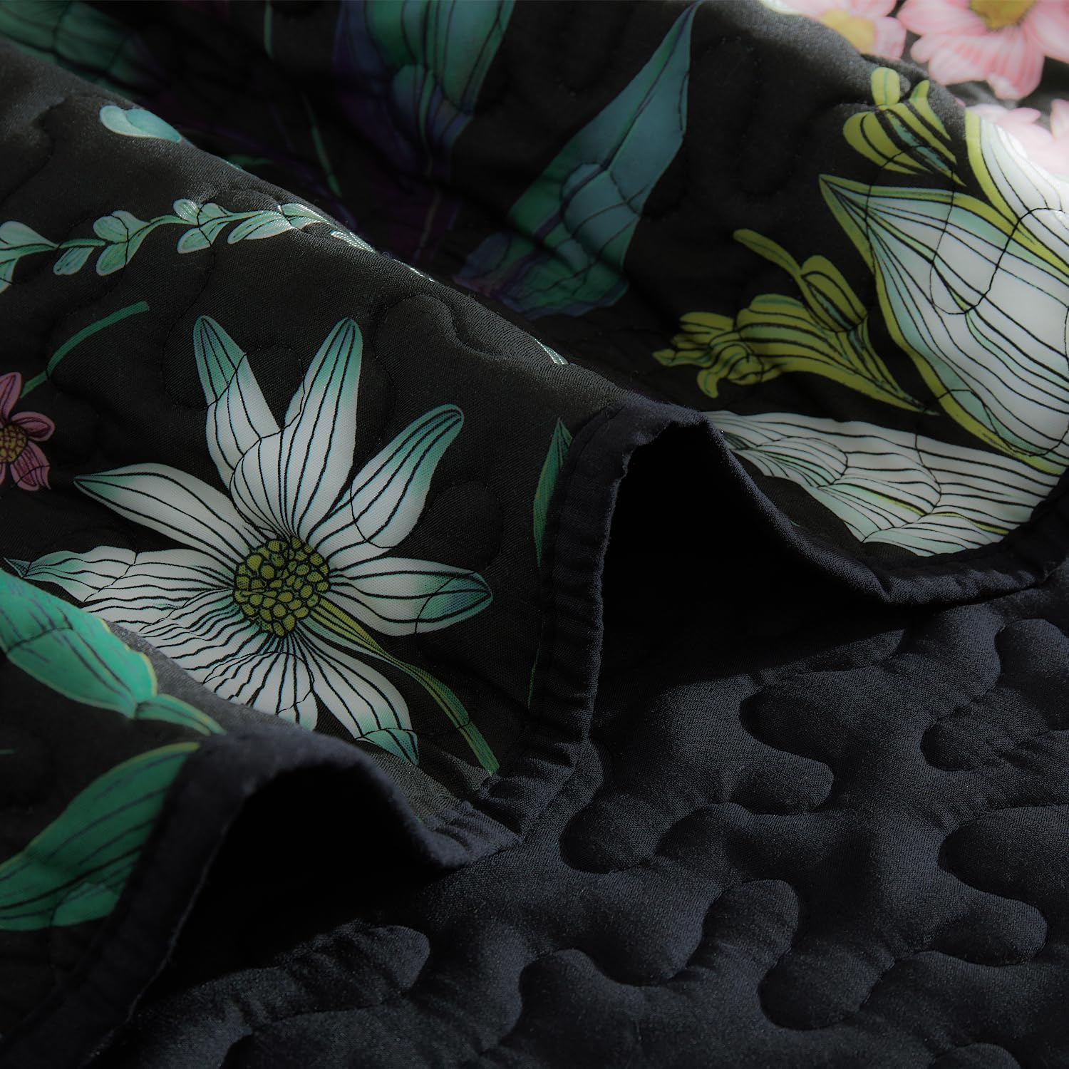 EVENHUG Black Botanical Quilt Set King Size 3 Pieces
