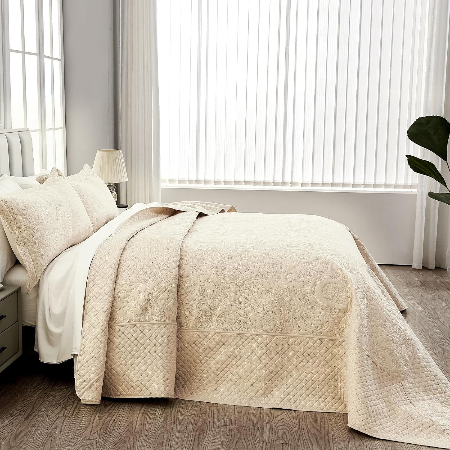 Qucover Alaska King Bedspread Set 3 Piece Paisley Microfiber