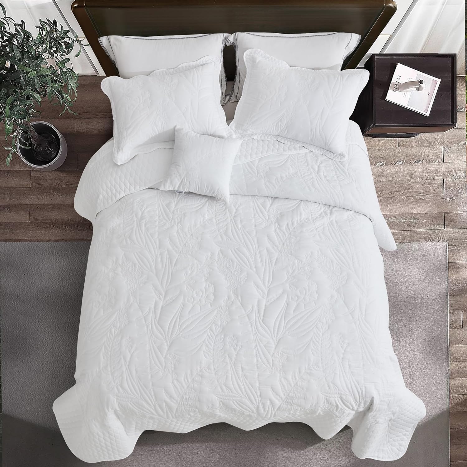 DaisyHuang Botanical Bedspread Set - Leaves Pattern Reversible 4 Piece White