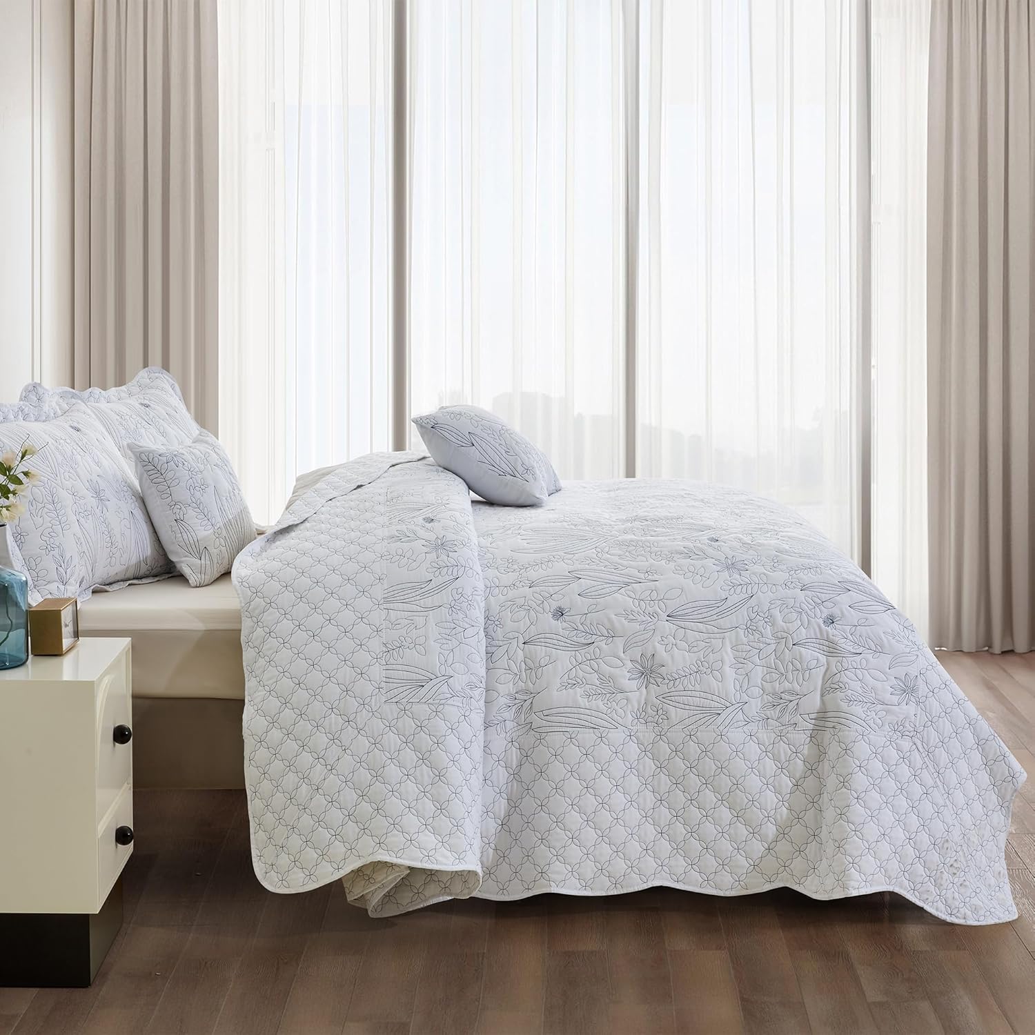 CHIXIN Botanical Bedspread Set - Full Size Leaves Pattern 4 Piece White