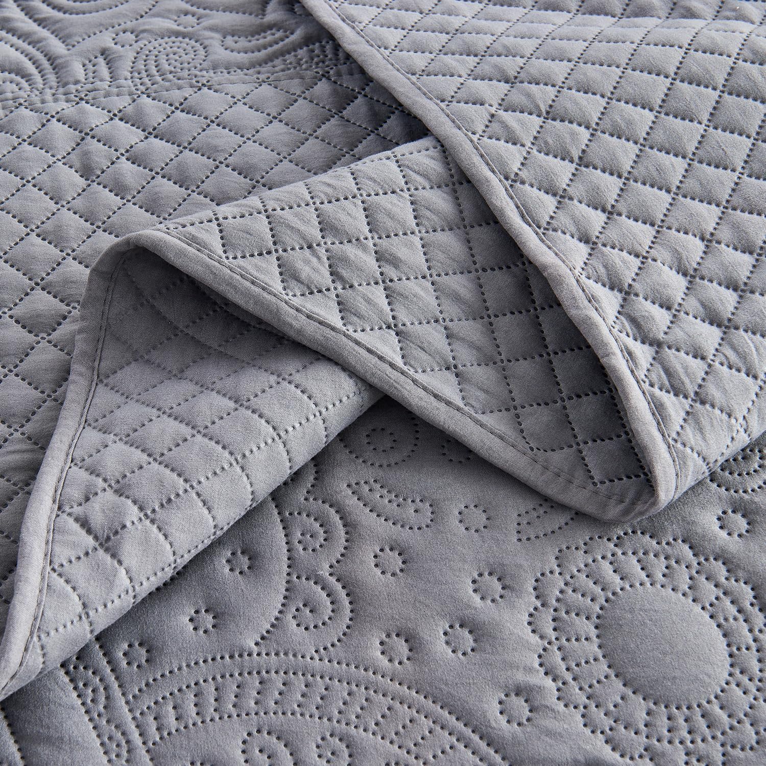 ECHODRM Oversized King Quilt 120x118 Dark Grey