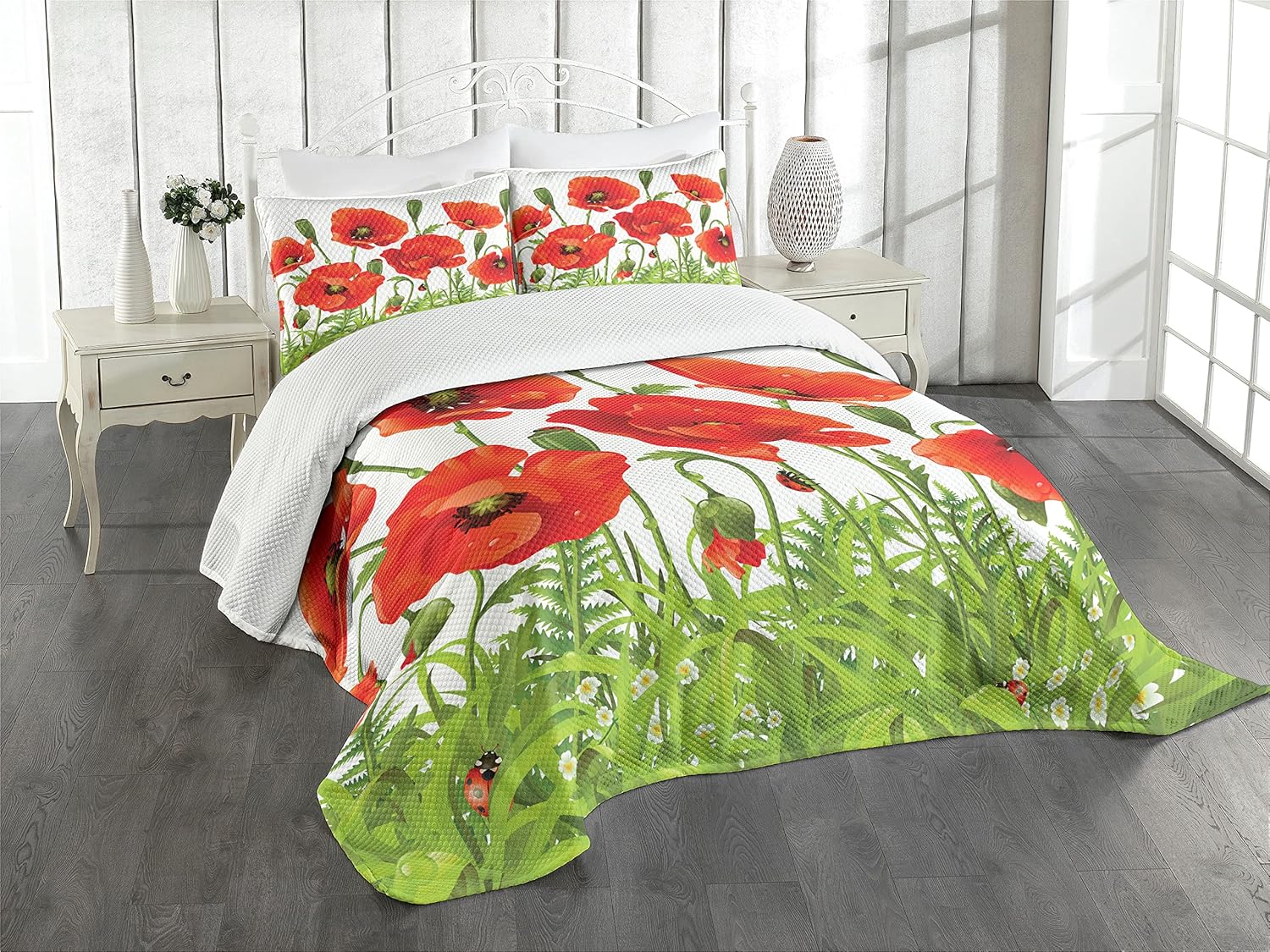 Lunarable Ladybugs Bedspread Set Queen Size Green Red 1
